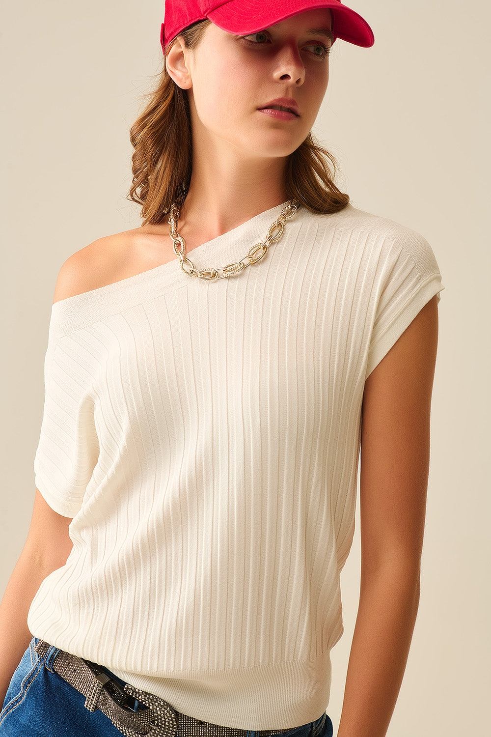 Pull blanc tricoté en fines côtes avec col bateau
