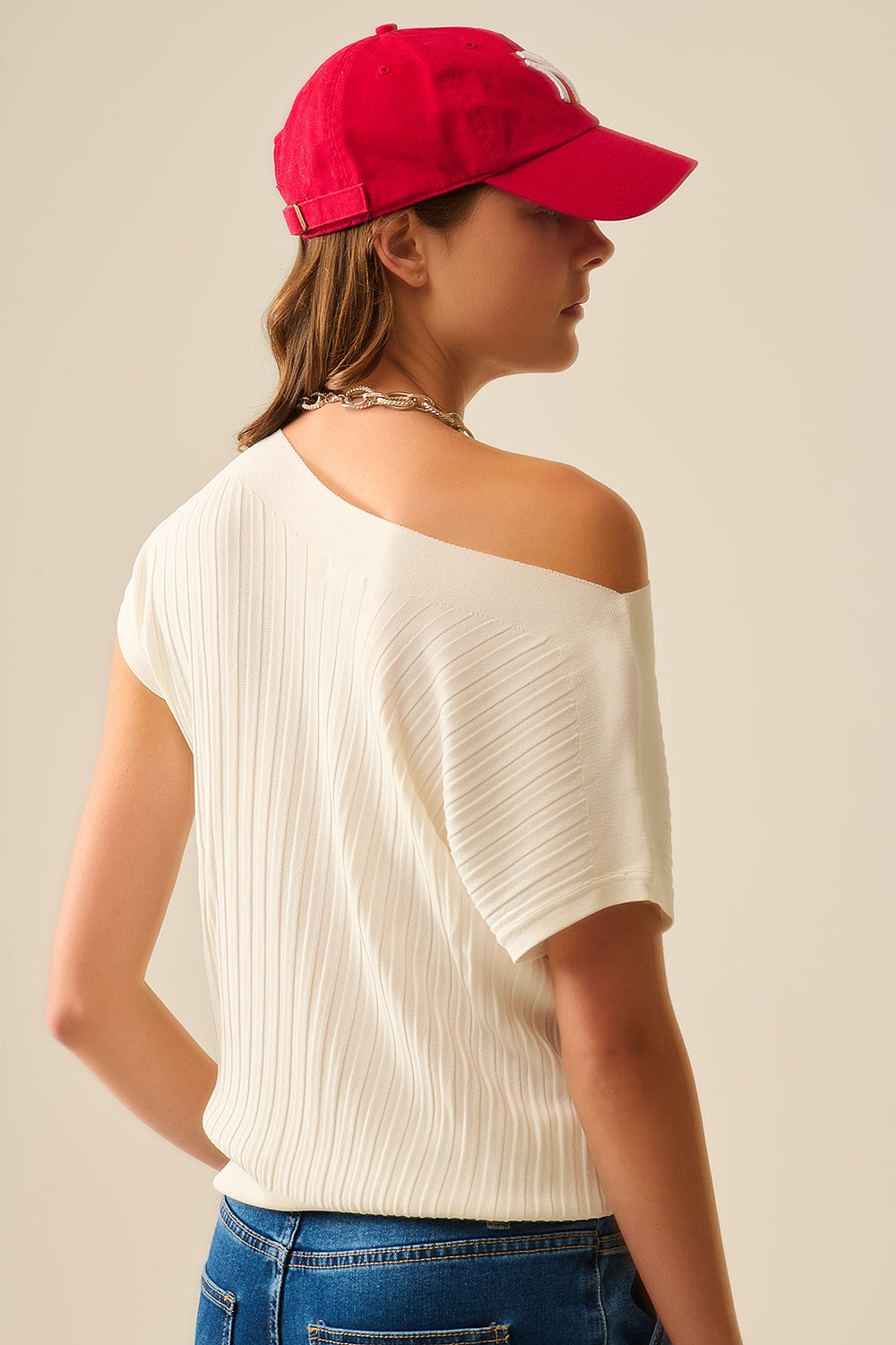 Pull blanc tricoté en fines côtes avec col bateau