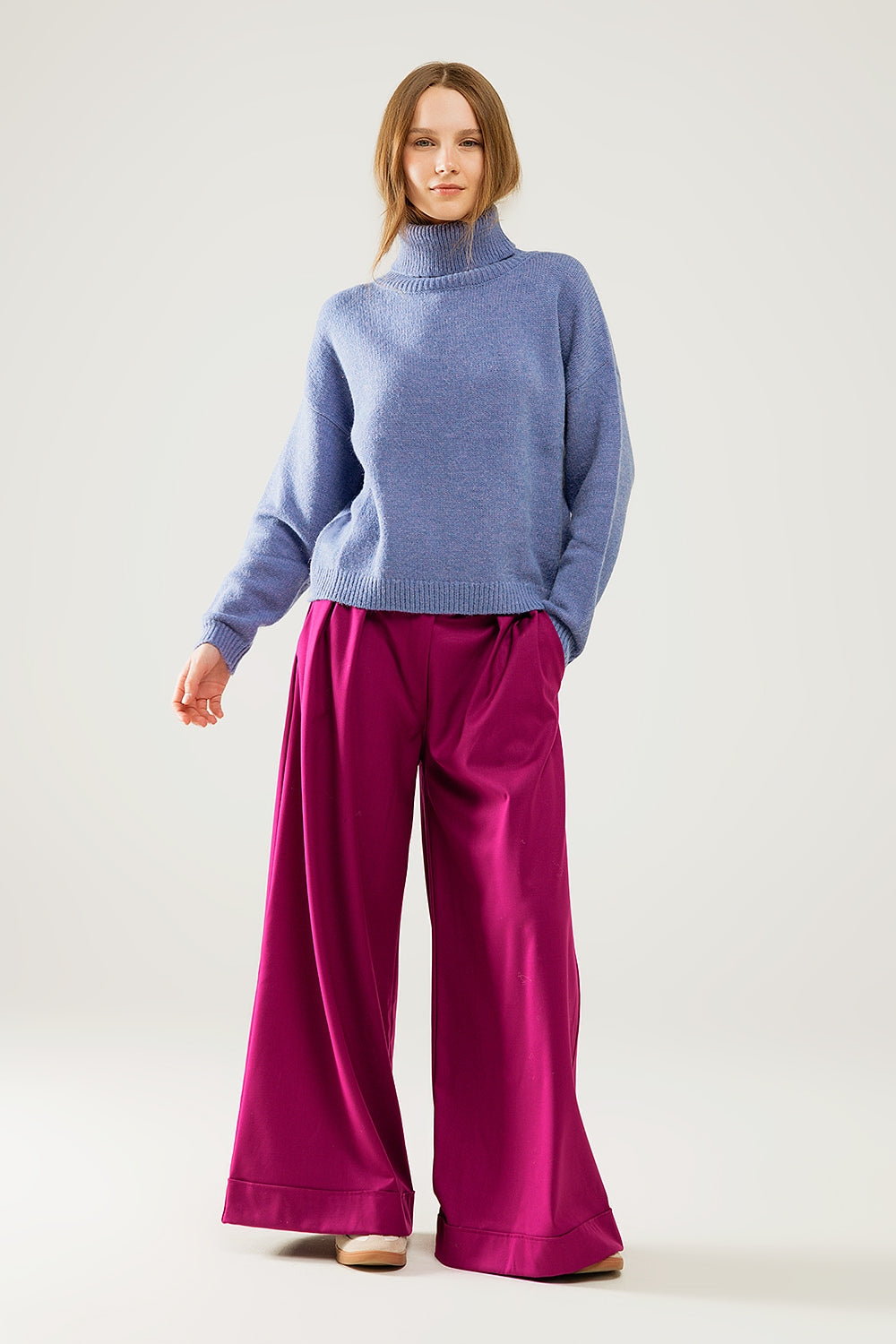 Pull bleu ample à manches tombantes