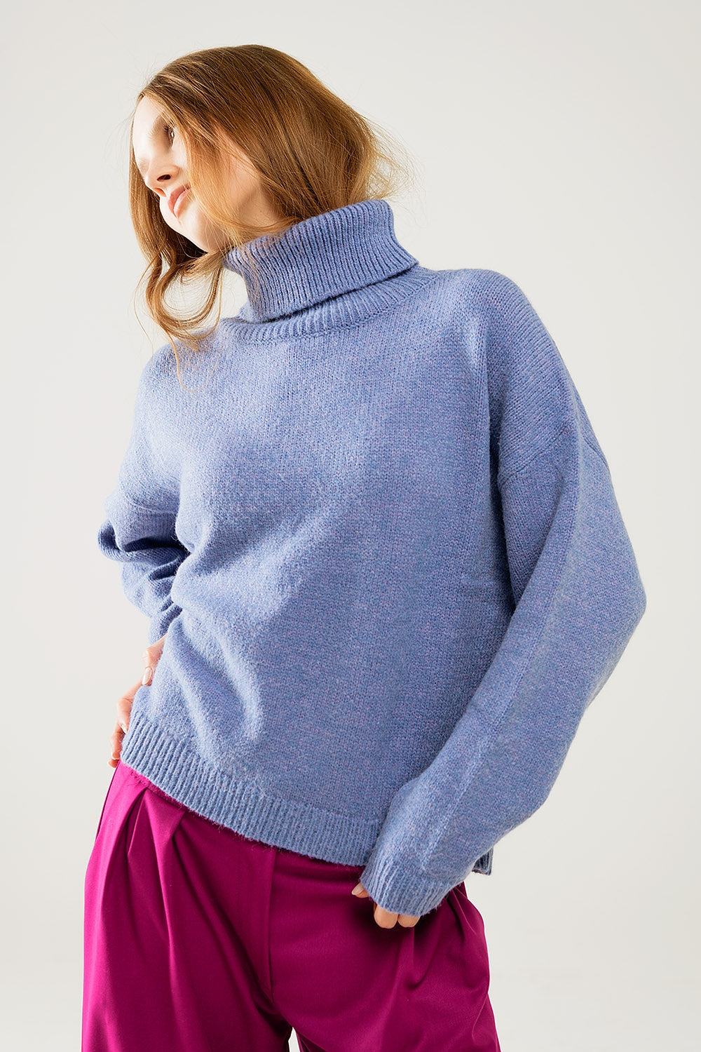 Pull bleu ample à manches tombantes