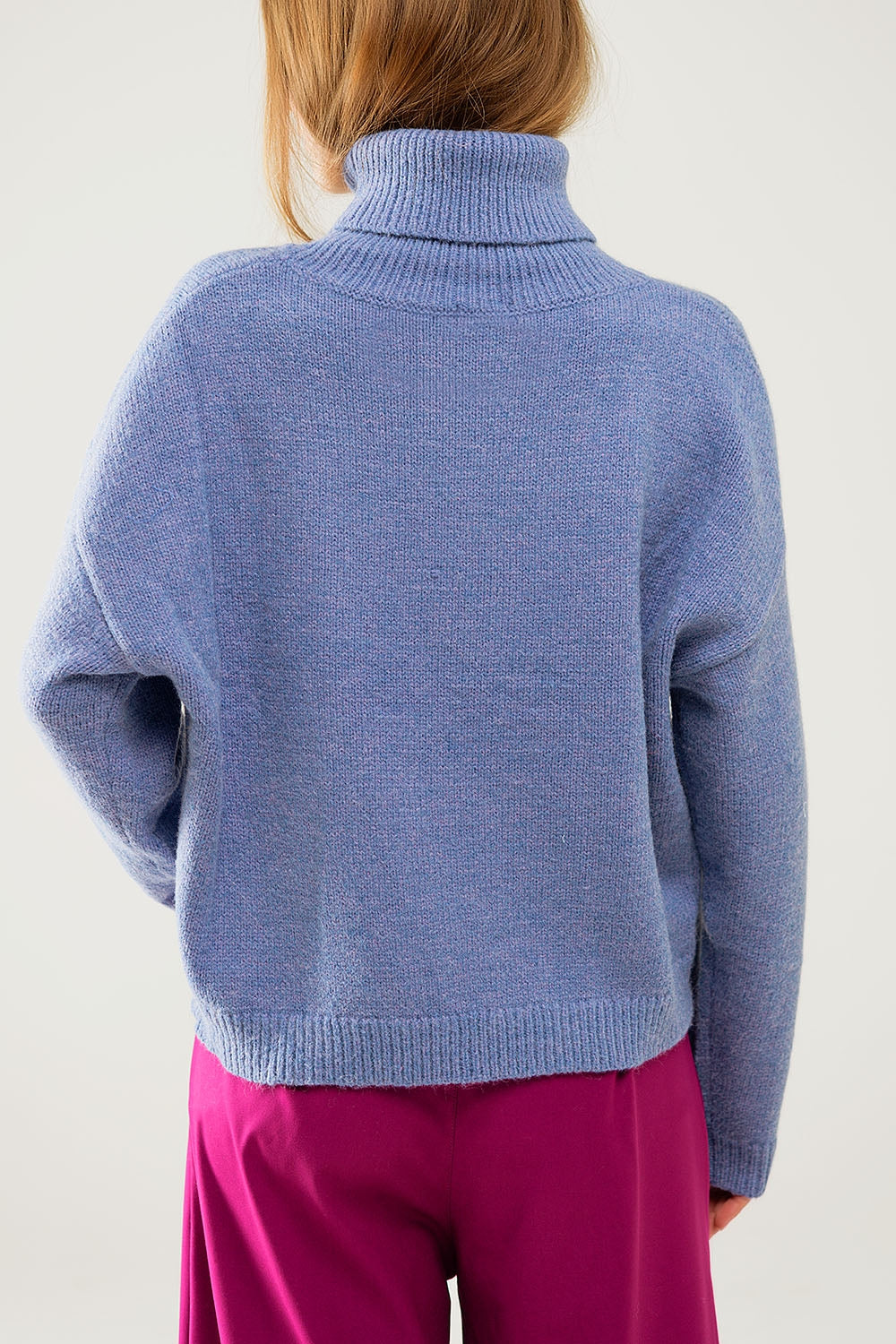 Pull bleu ample à manches tombantes