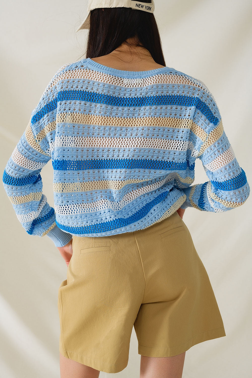 Pull bleu multicouleure à manches longues et col bateau