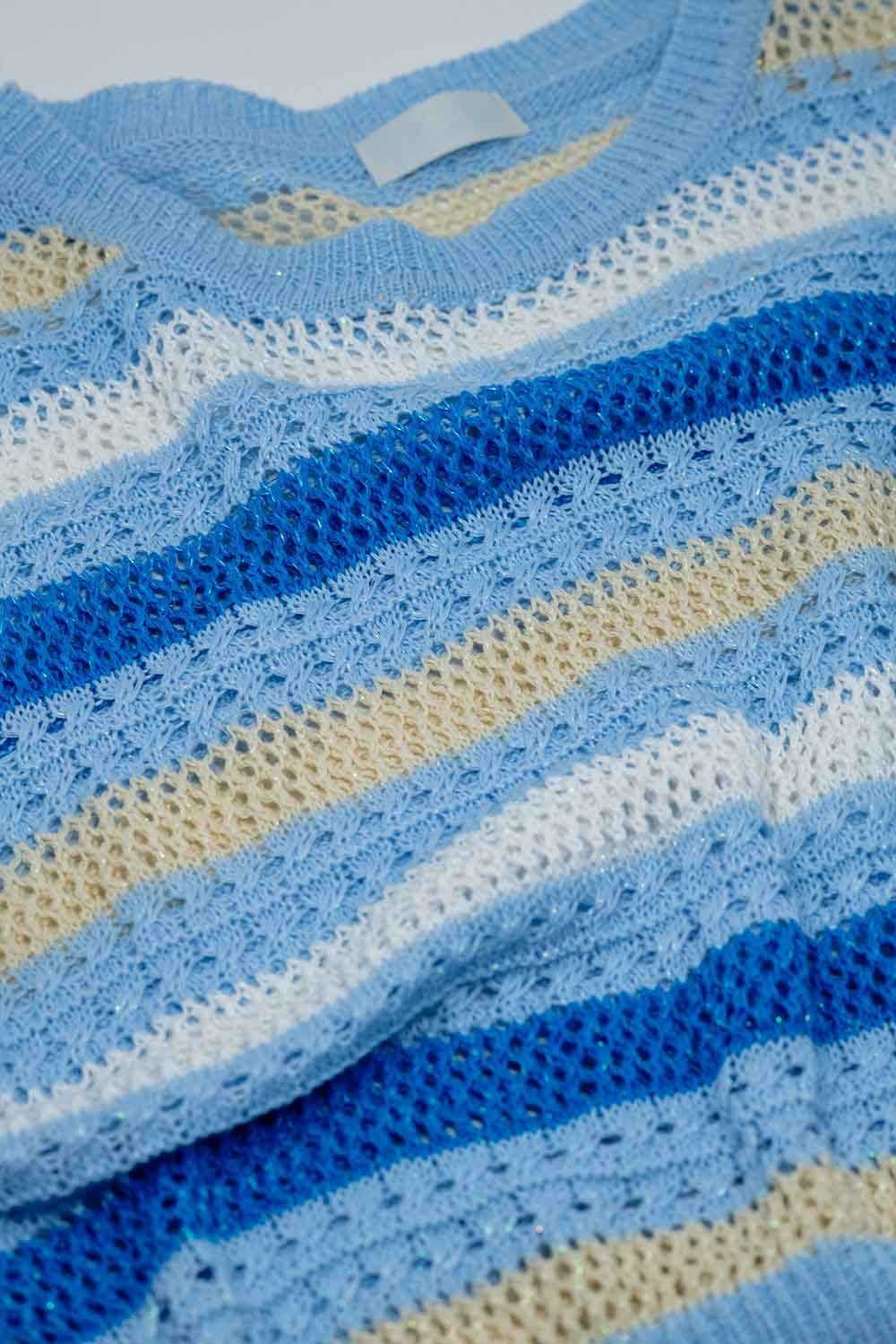 Pull bleu multicouleure à manches longues et col bateau
