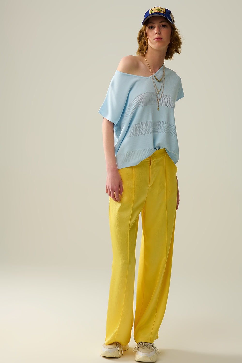 Pull col en V bleu bébé avec détail en maille ajourée