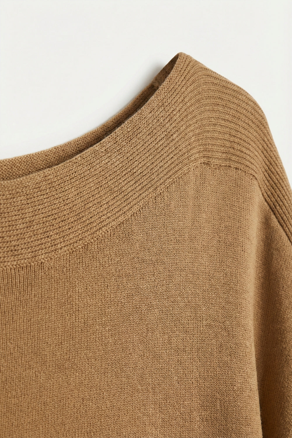 Pull décontracté à col bateau camel et manches tombantes