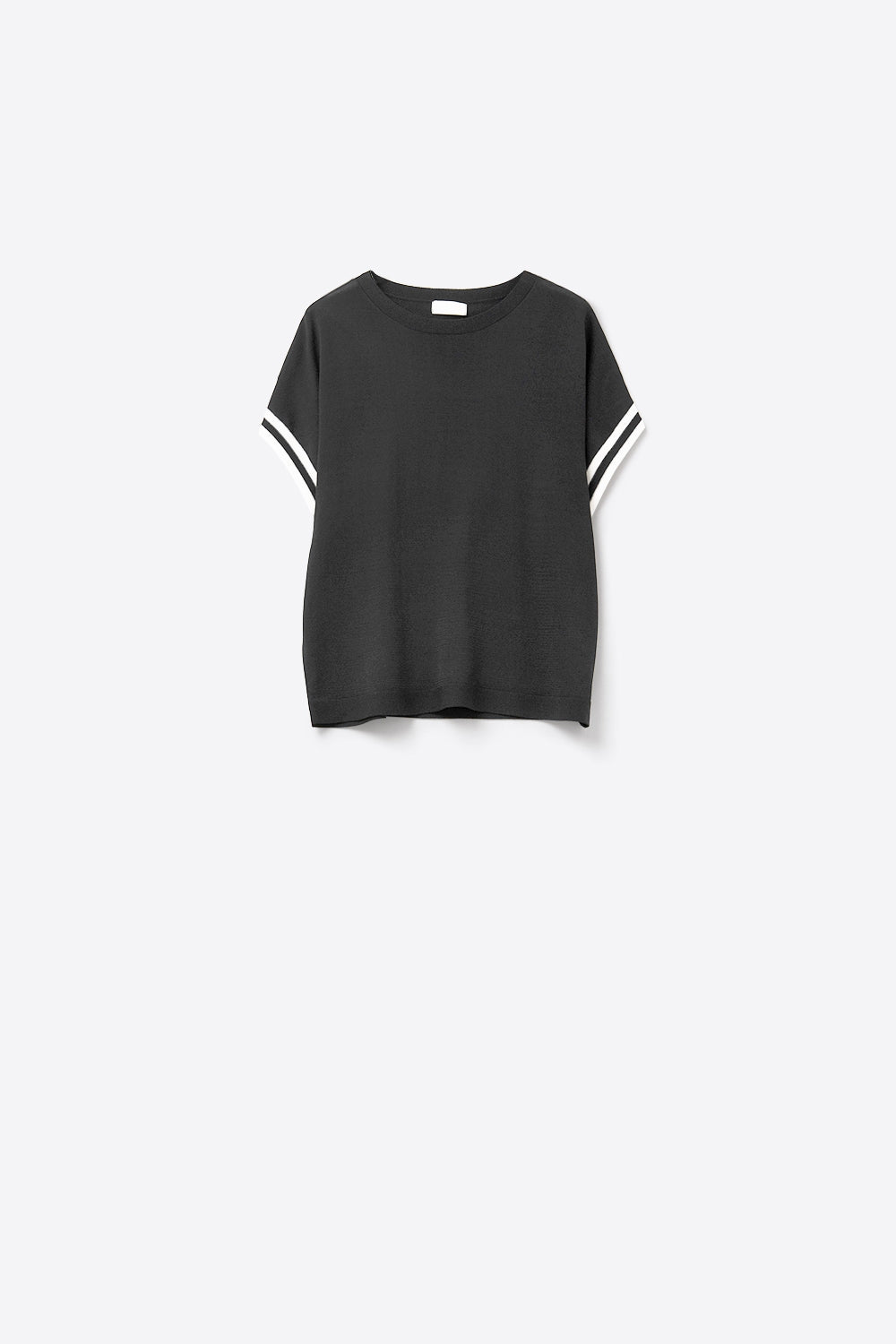 Q2 pull décontracté en noir avec détail contrastant blanc