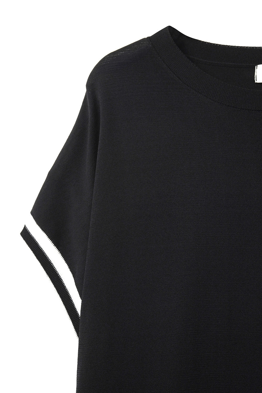 pull décontracté en noir avec détail contrastant blanc