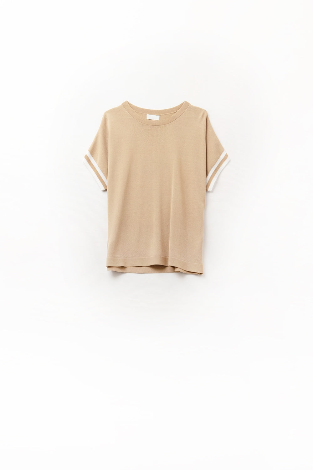 Pull en camel avec détail contrastant blanc