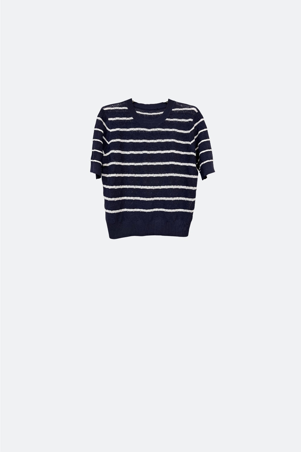 Q2 Pull en maille ajourée marine à manches courtes et rayures blanches