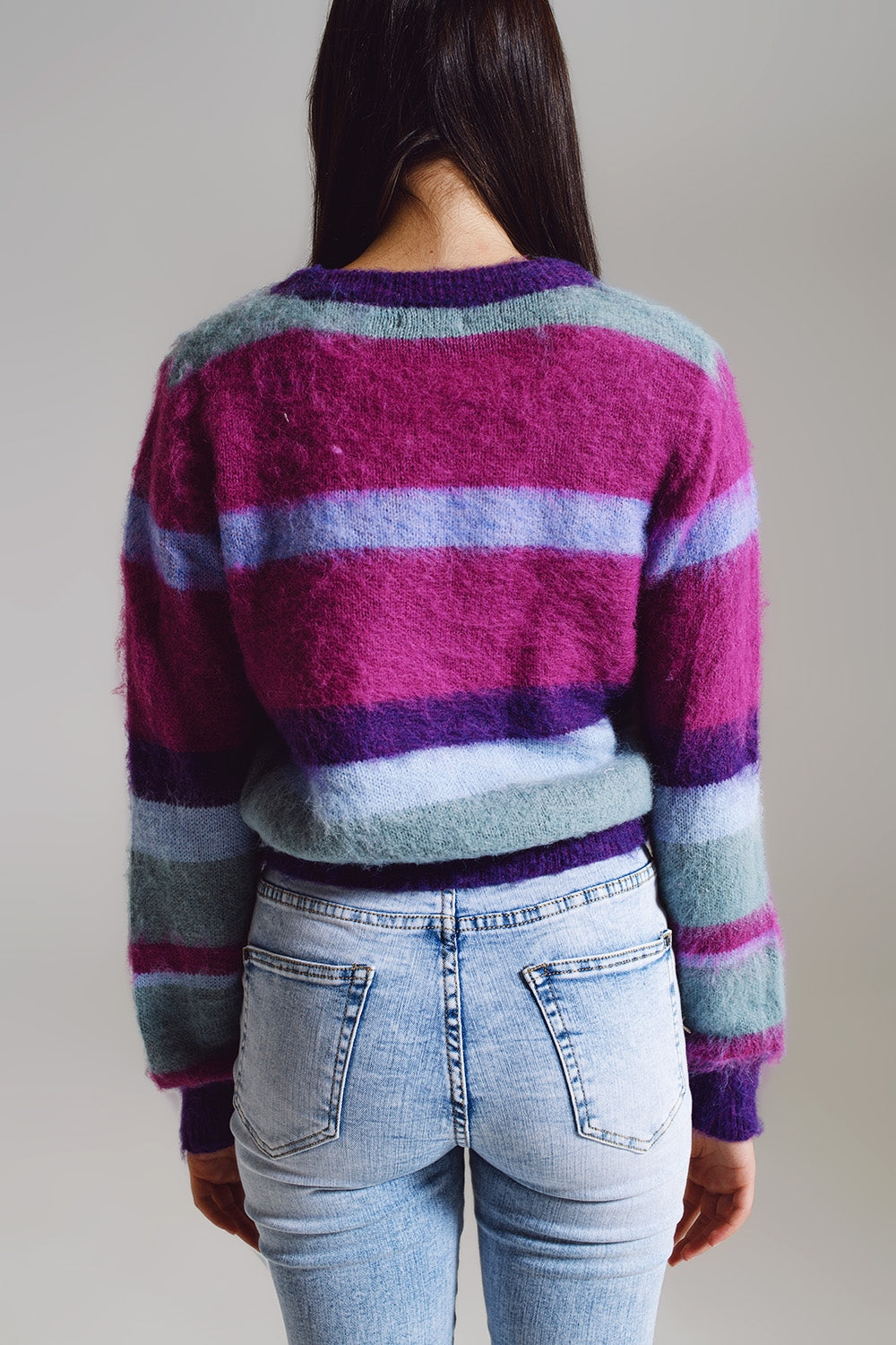 Pull en maille douce et super duveteuse à rayures dans les tons de violet bleu et blanc