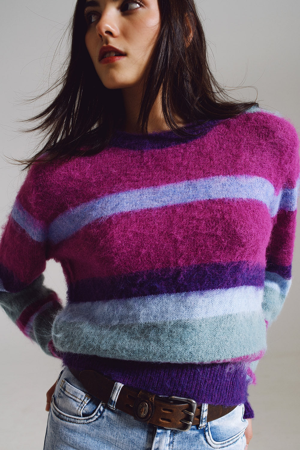 Pull en maille douce et super duveteuse à rayures dans les tons de violet bleu et blanc