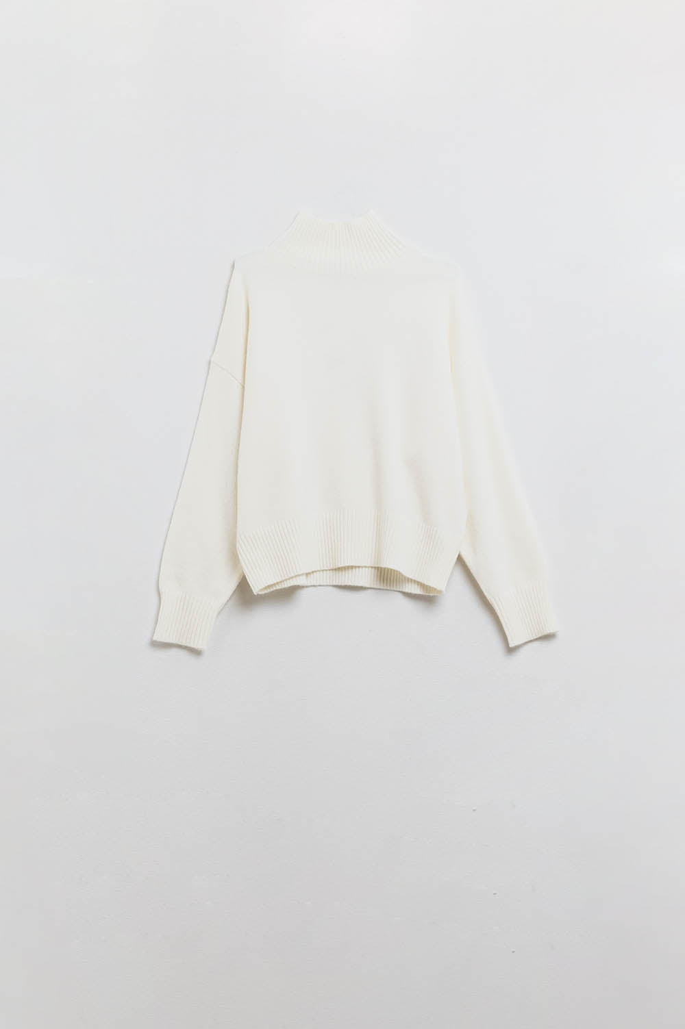 pull en maille épaisse écru avec col roulé