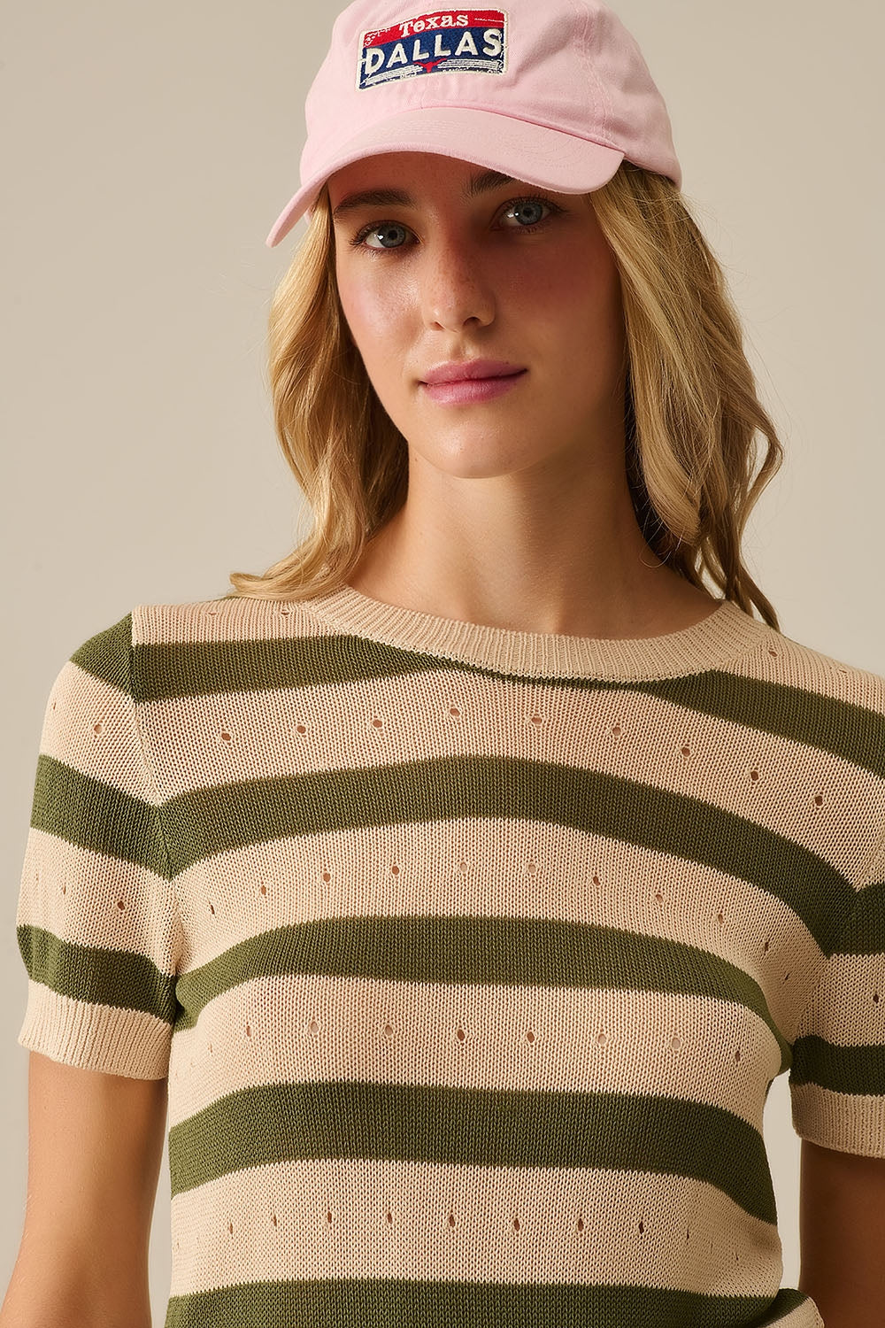 Pull en maille pointelle rayée à manches courtes en vert