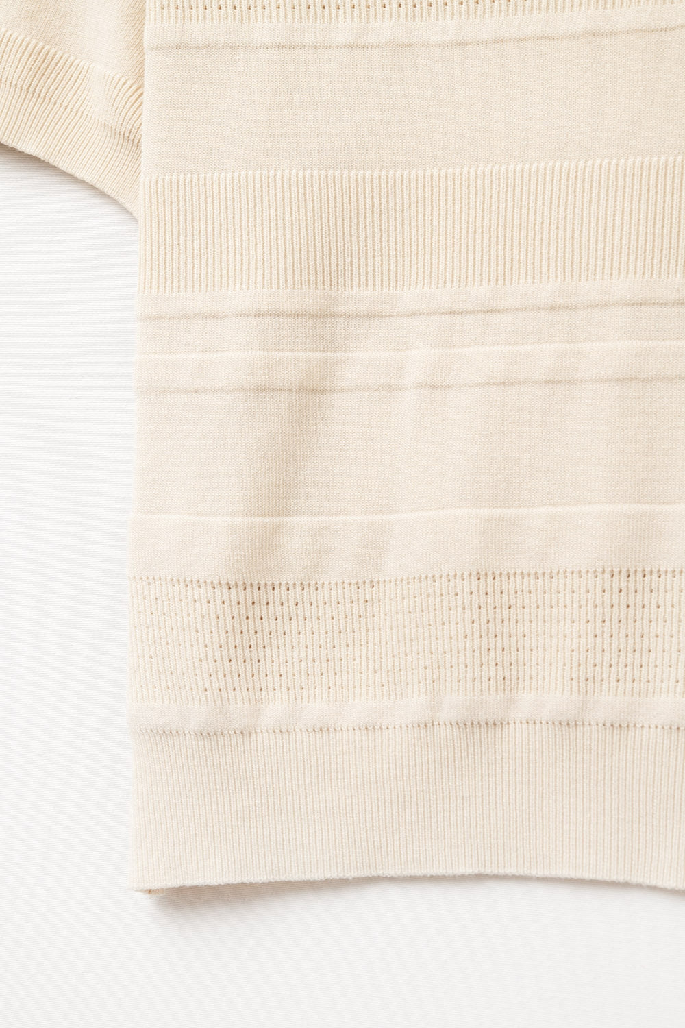 Pull en tricot à rayures texturées beige