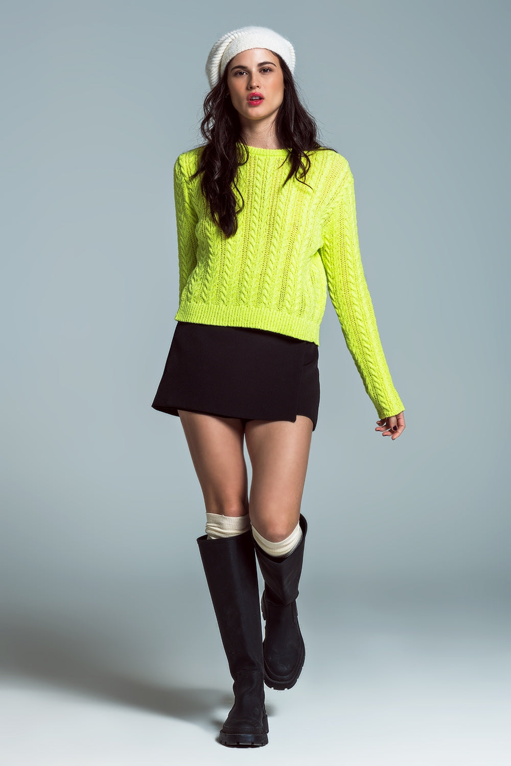 Pull en tricot câblé vert citron avec dos ouvert et nœuds