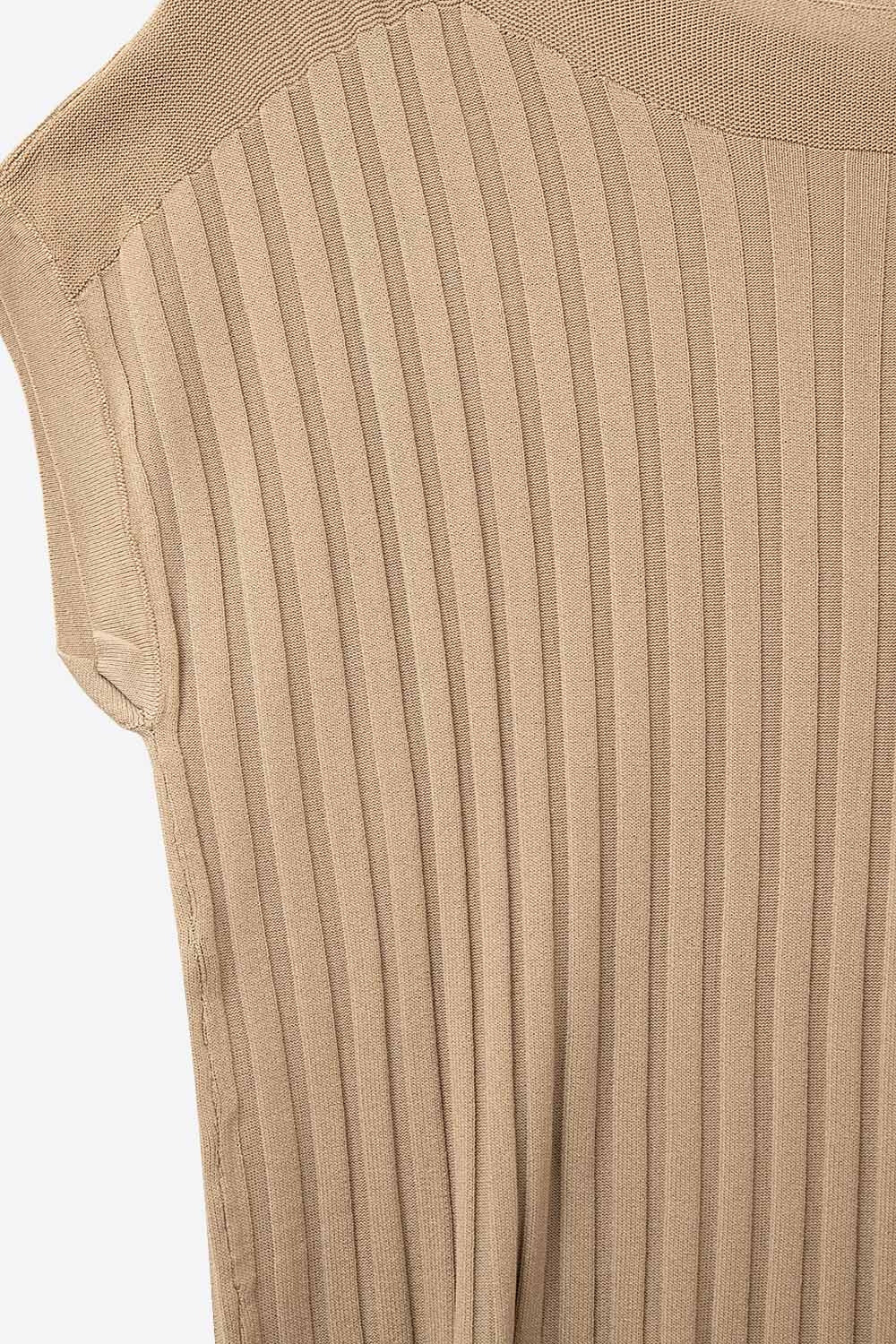 Pull en tricot côtelé fin camel avec col bateau