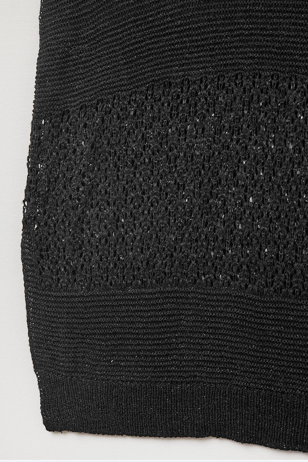 Pull noir en maille douce et ouverte avec manches tombantes