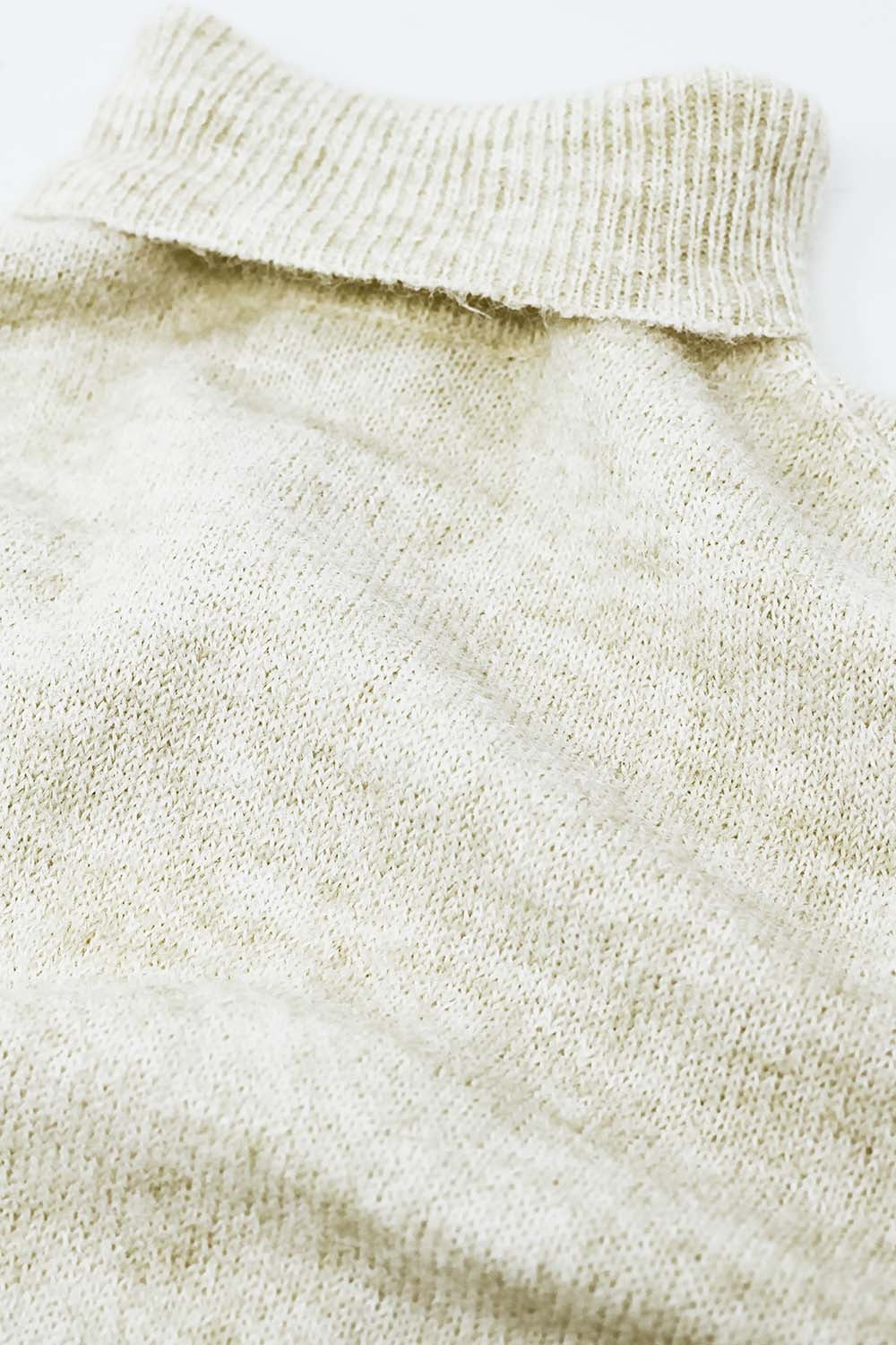 pull-over décontracté à col montant crème et duveteux