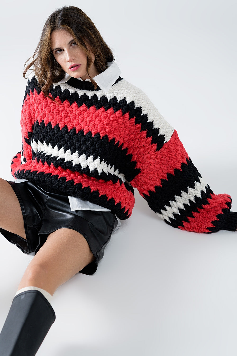 Q2 Pull oversize à rayures zig zag rouges