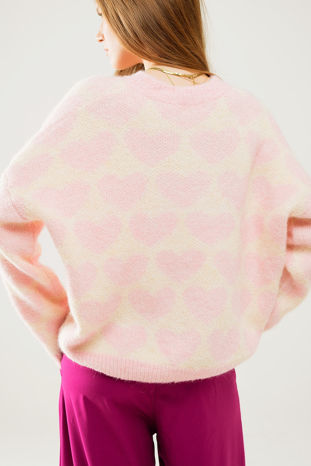 Pull oversize crème super doux avec des cœurs roses partout