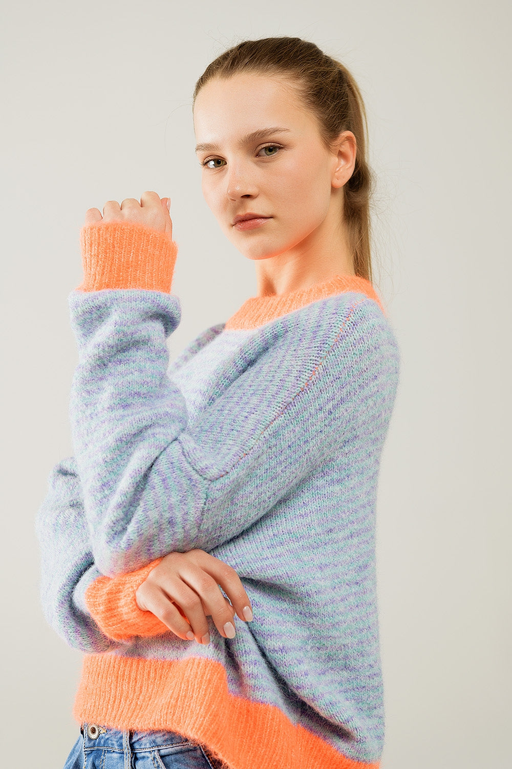 Pull oversize en maille bleu clair/orange