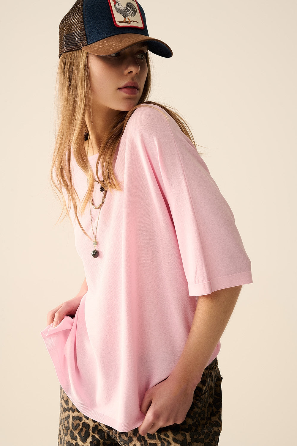 Q2 pull oversize en rose avec manches coudées