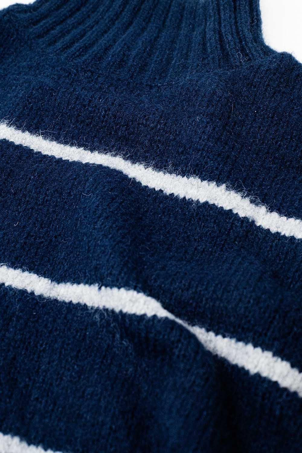 Pull oversize marine à rayures blanches