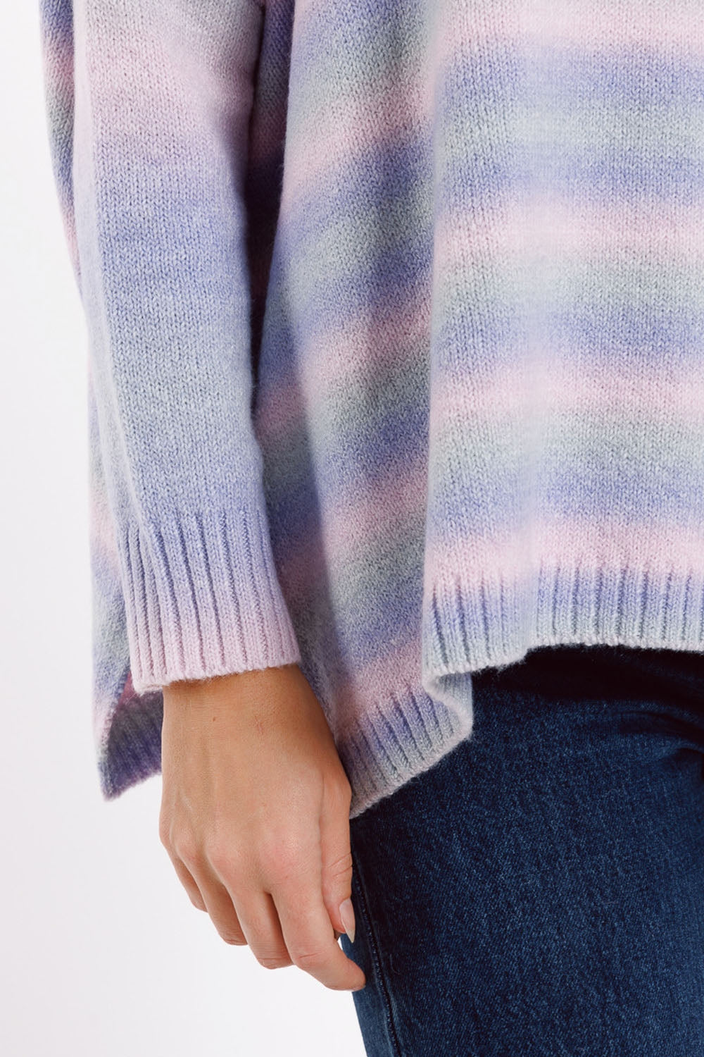 Pull oversize multicolore en nuances de violet à col montant et fentes latérales