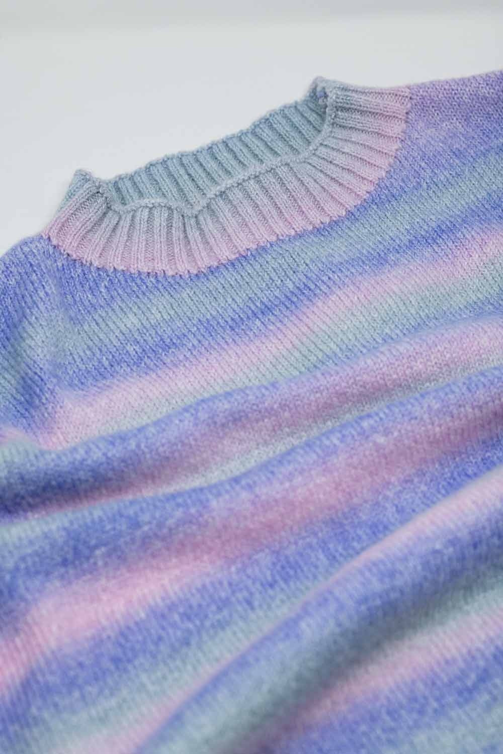 Pull oversize multicolore en nuances de violet à col montant et fentes latérales