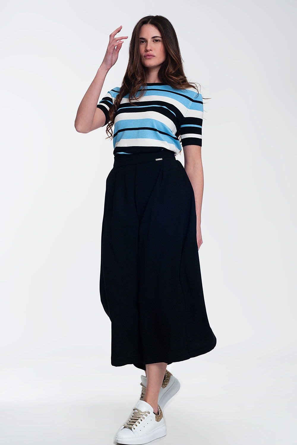 Pull ras de cou coupe carrée à rayures multicouleures bleues
