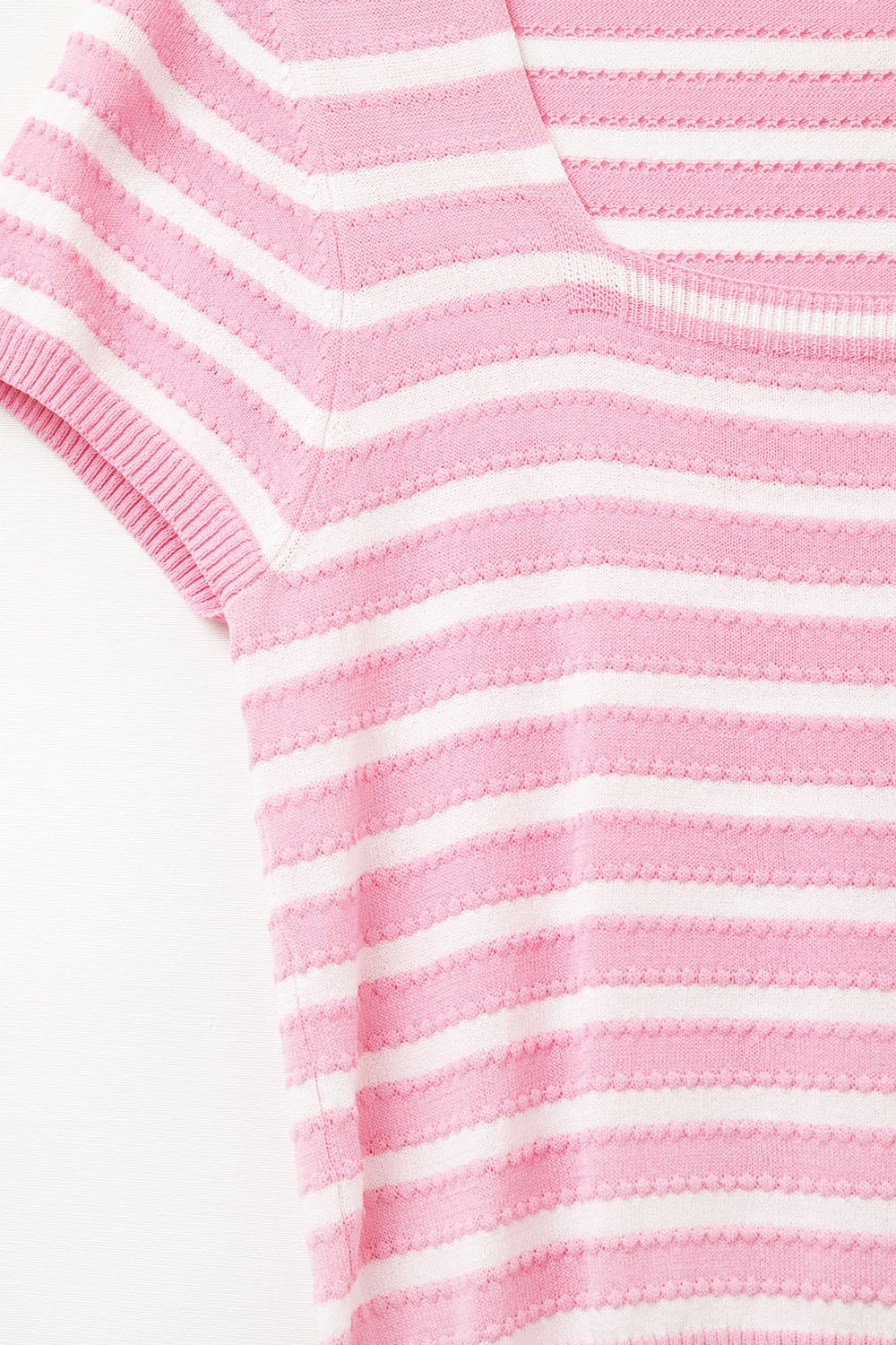 Pull rayé à encolure carrée rose et blanc
