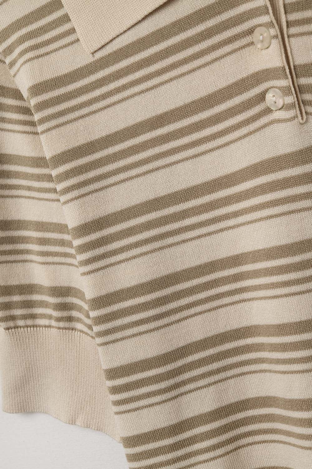 Pull rayé beige et camel à col polo