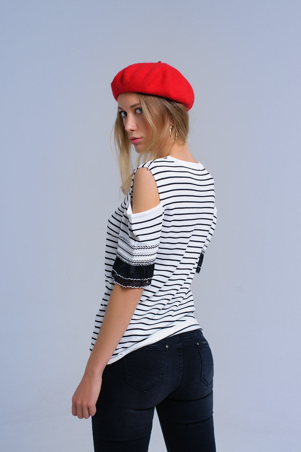 Pull rayé blanc avec broderie