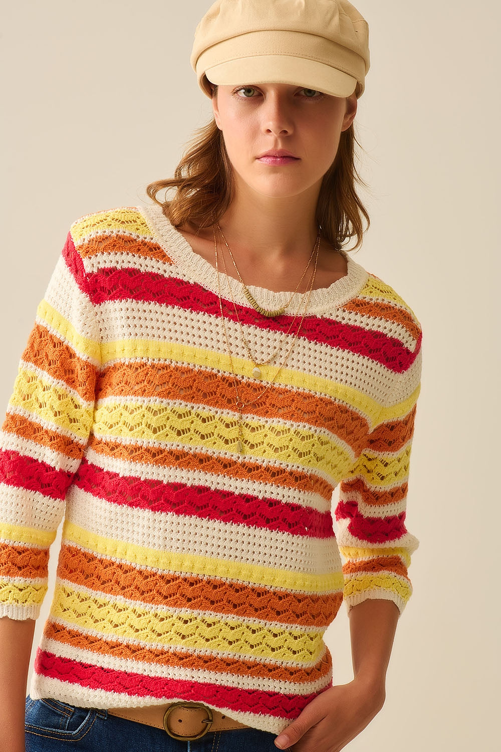 Pull rayé d'été en tricot dans des tons chauds
