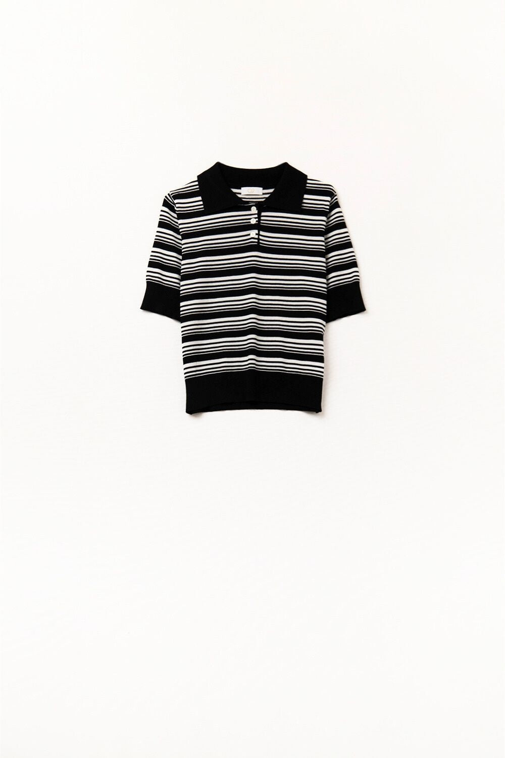 Q2 Pull rayé noir et blanc à col polo