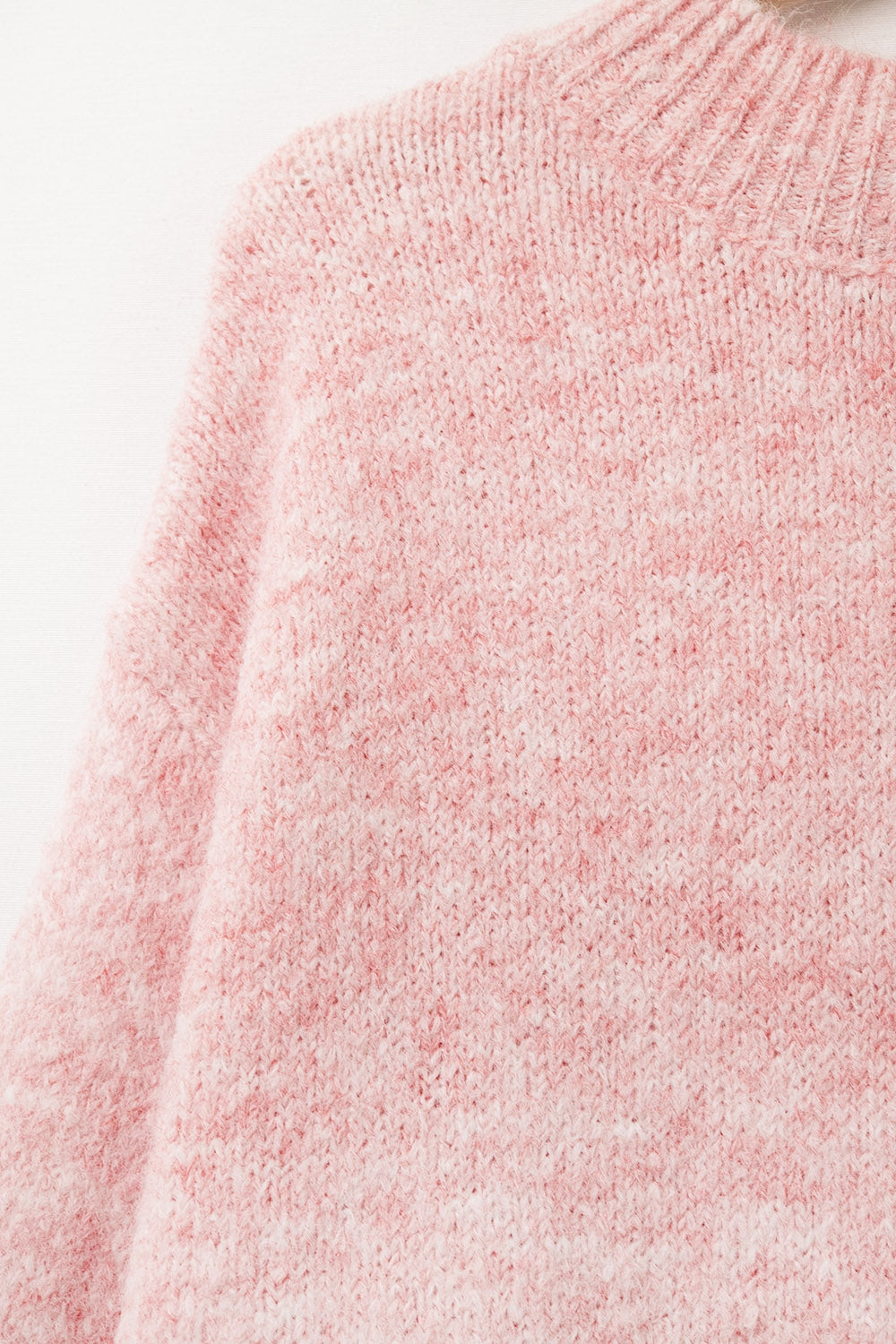 Pull rose duveteux à manches trois-quarts et col rond