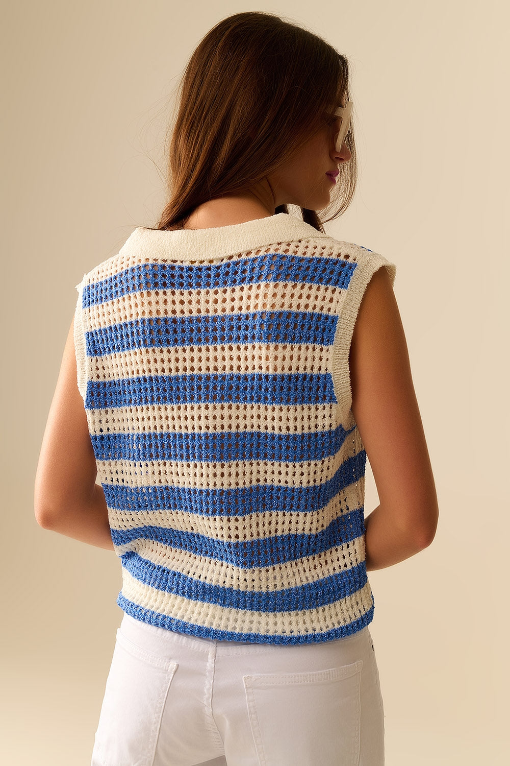 pull sans manches à rayures en maille ajourée