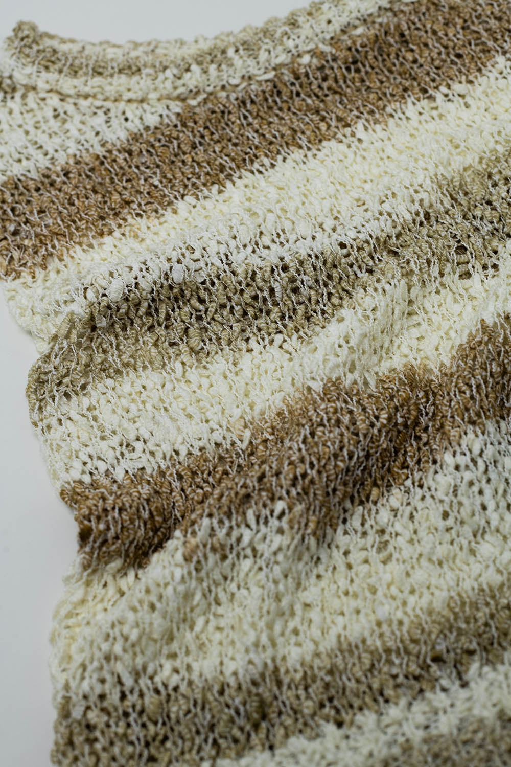 Pull sans manches à rayures et encolure ras du cou en tricot Tints of Beige
