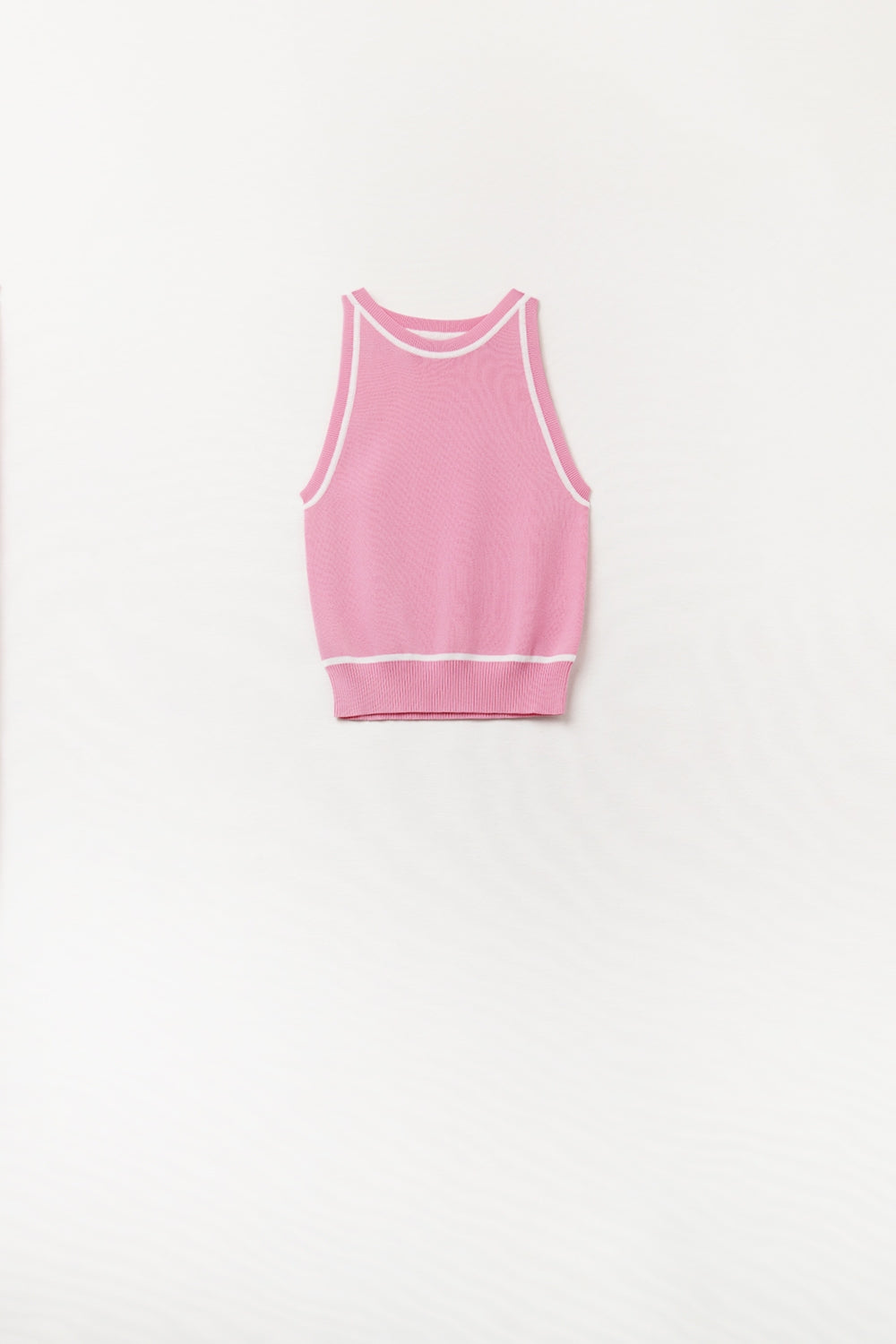 Q2 Pull sans manches en rose avec des lignes blanches en détail