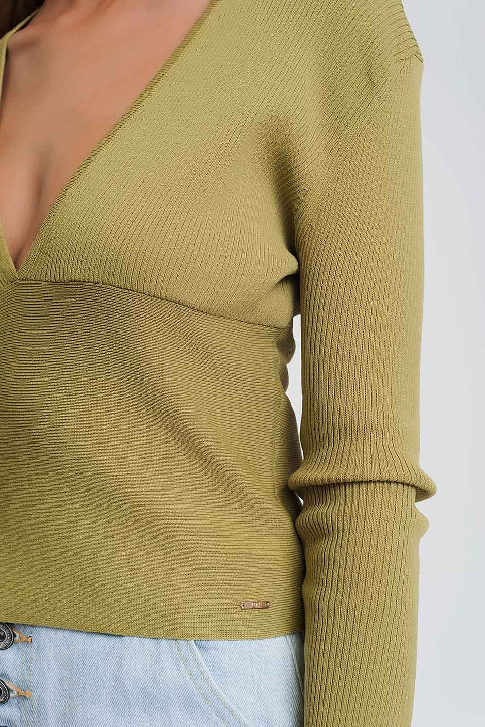 Pull vert côtelé à col V