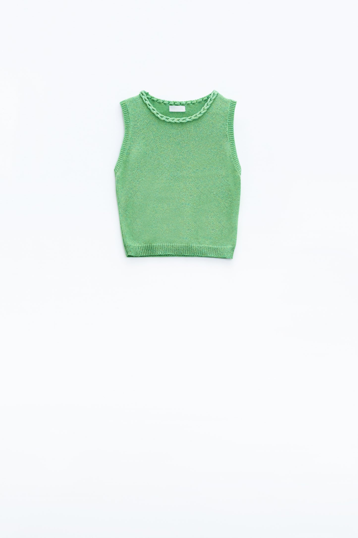 Q2 Pull vert sans manches avec encolure ras du cou et détails de tresses à l'encolure