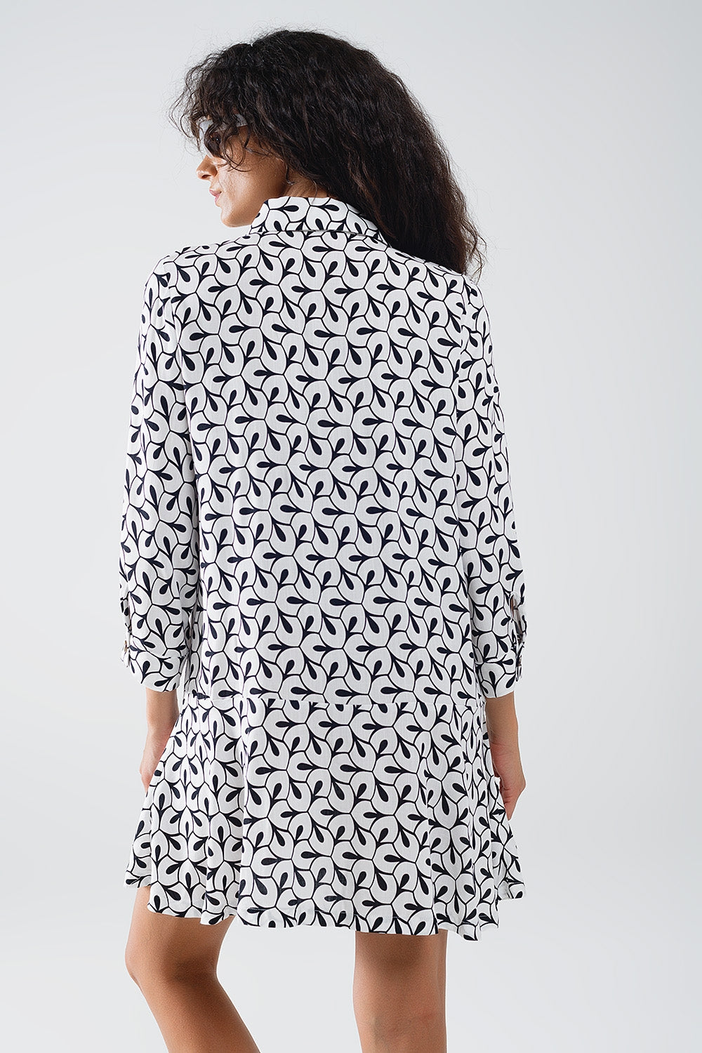 Robe à col polo à manches longues avec imprimé abstrait