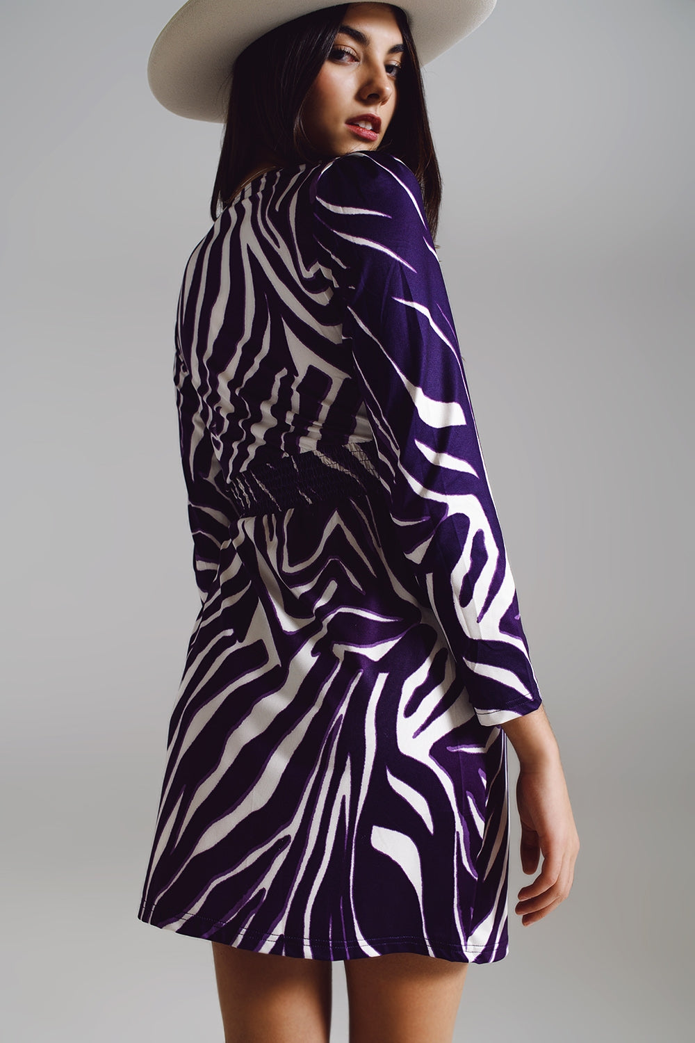 Robe à manches longues avec ceinture en imprimé zèbre crème et violet