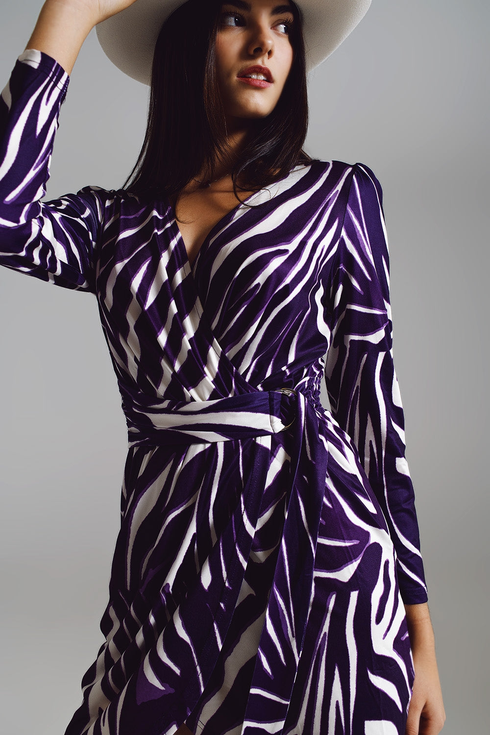 Robe à manches longues avec ceinture en imprimé zèbre crème et violet