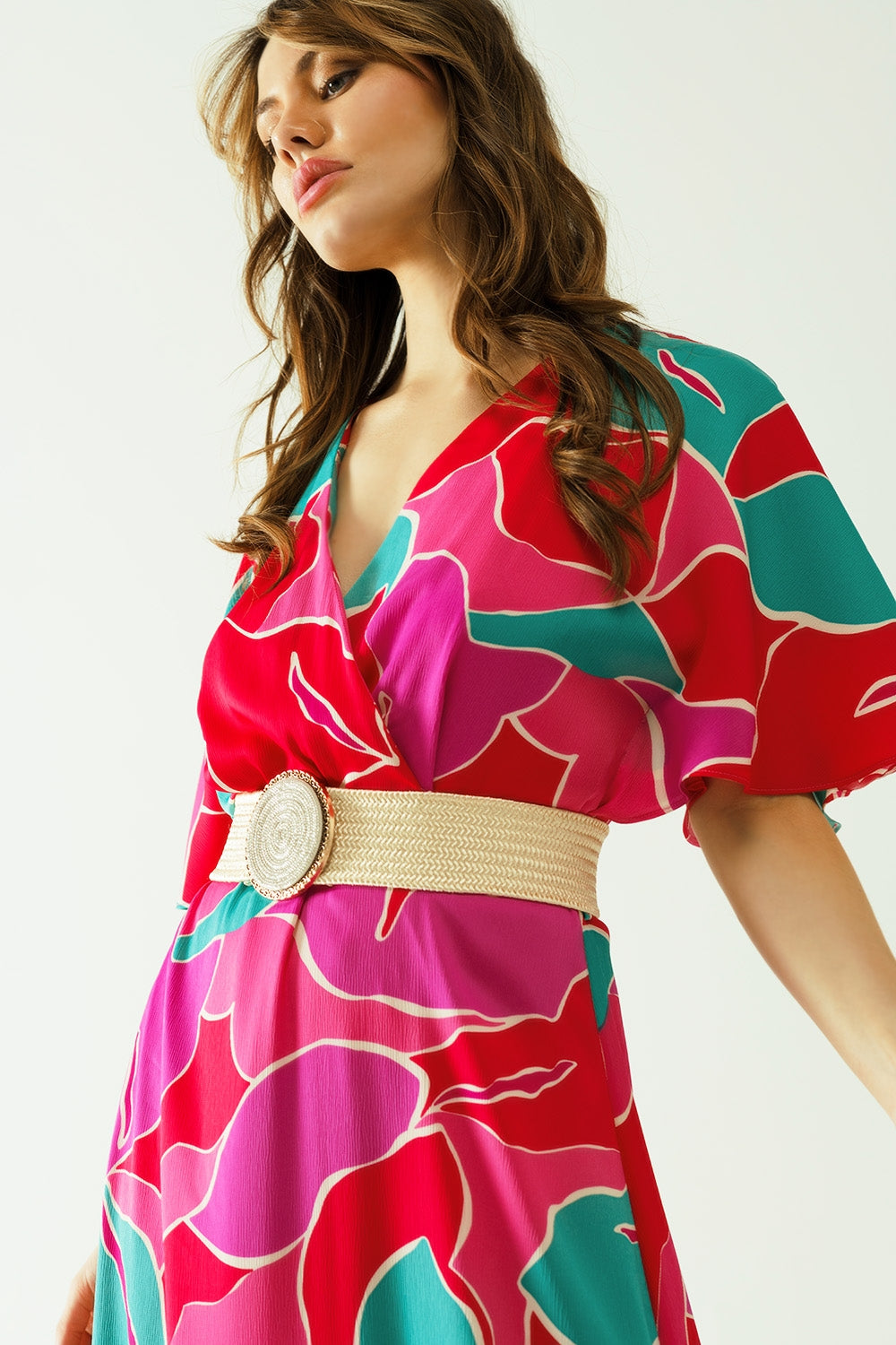 Robe ample à manches courtes avec motifs floraux