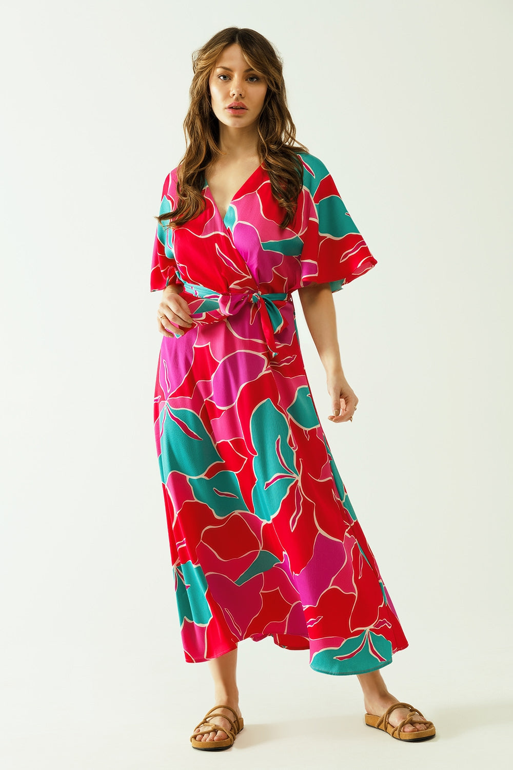Robe ample à manches courtes avec motifs floraux