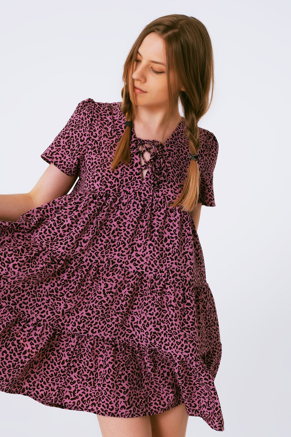 Robe baby doll à manches courtes avec détail au niveau du cou imprimé léopard violet