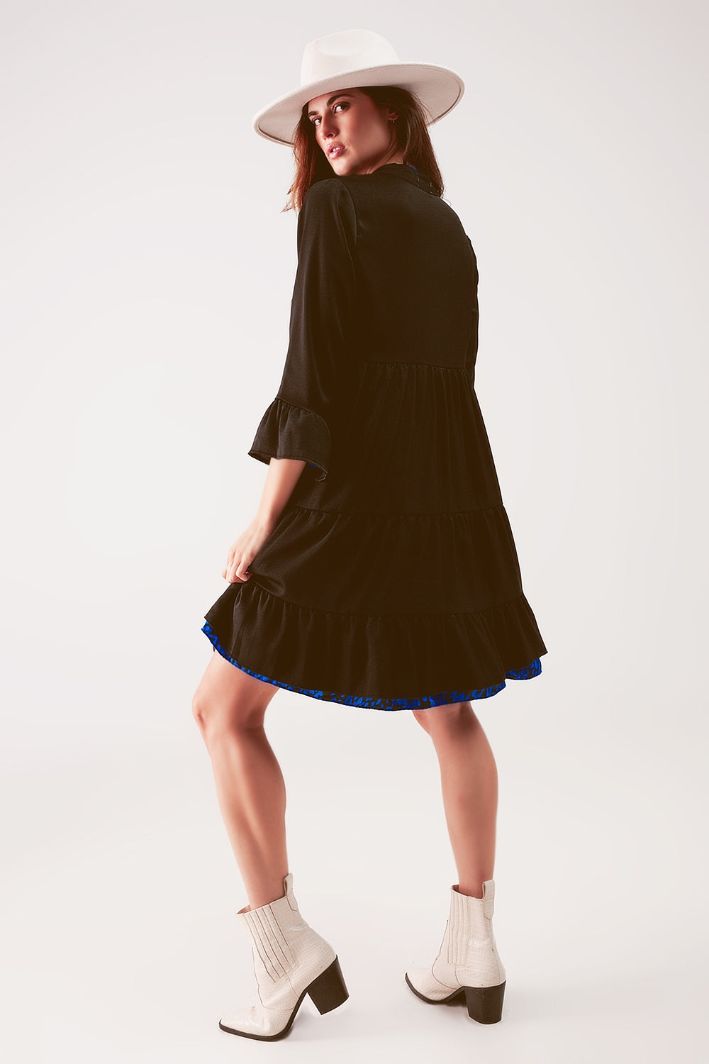 Robe babydoll courte à volants superposés noire