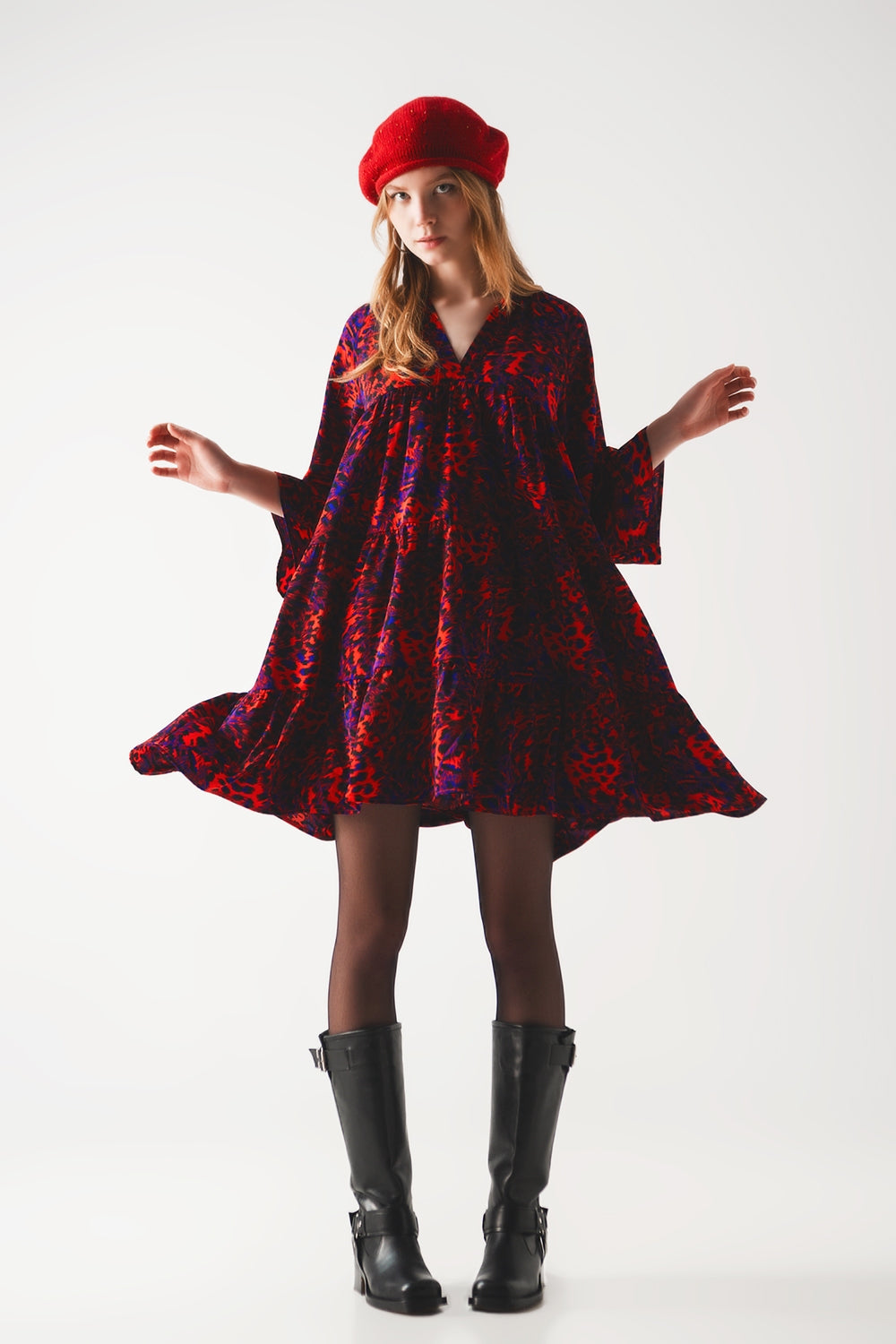 Robe babydoll rouge courte à volants étagés et imprimé animal