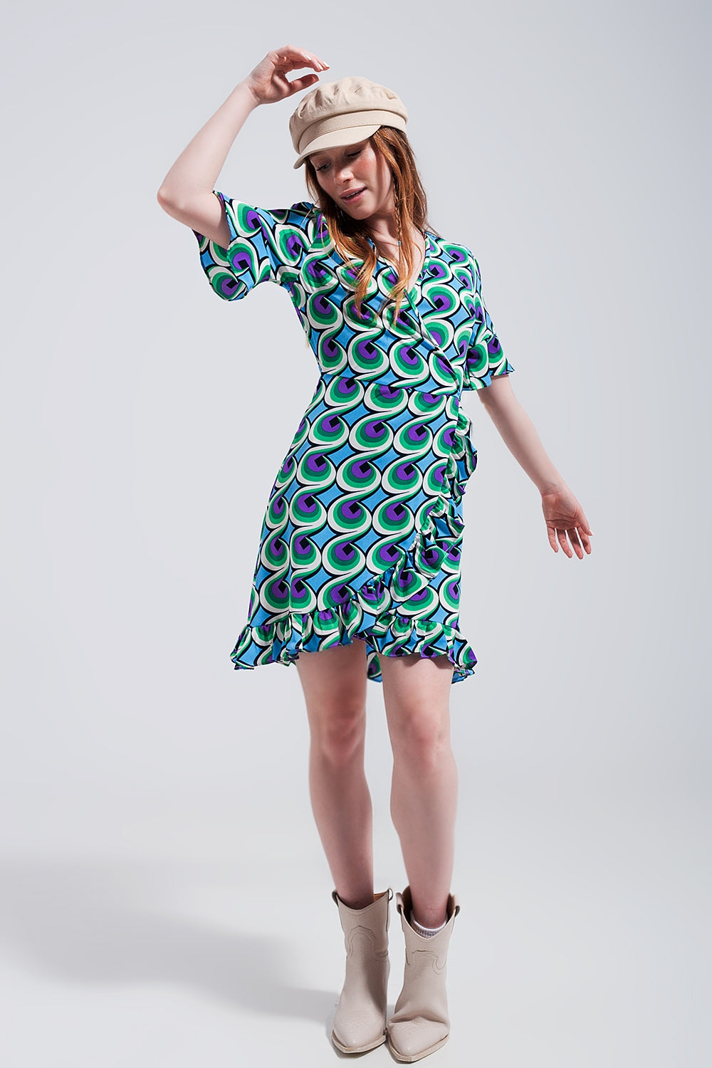 Robe cache cœur courte avec ourlet à volants et imprimé style années 70 bleu